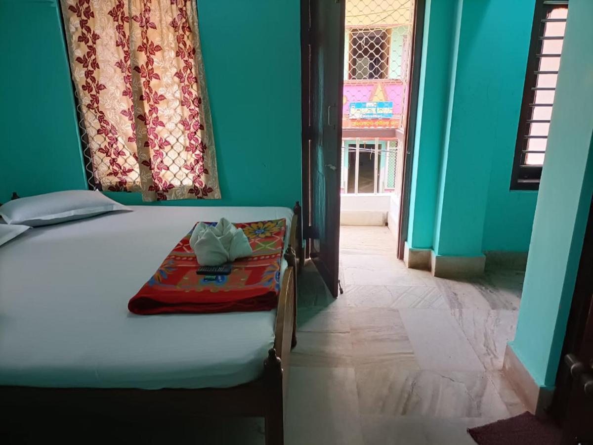 Hotel Radha Krishna Пурі Екстер'єр фото