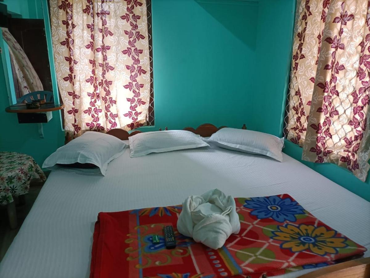 Hotel Radha Krishna Пурі Екстер'єр фото